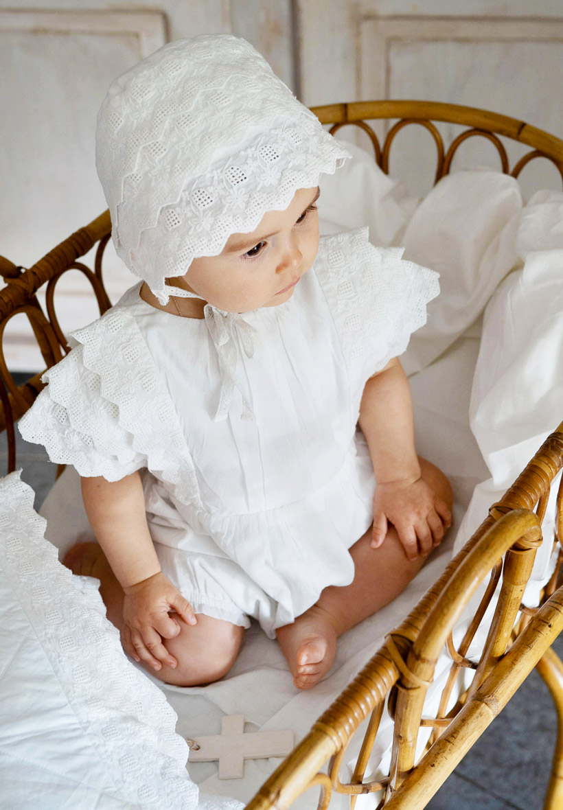 Barboteuse bébé fille vintage en voile de coton et broderies anglaises